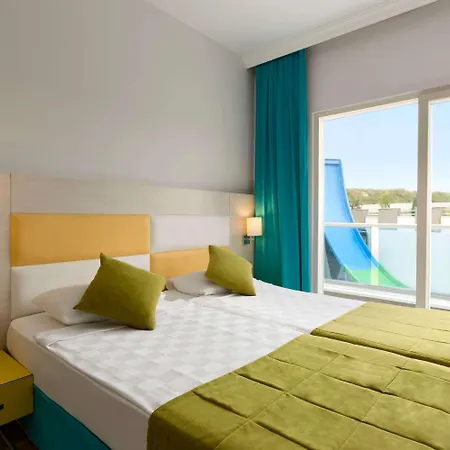 Hotel Ramada Side